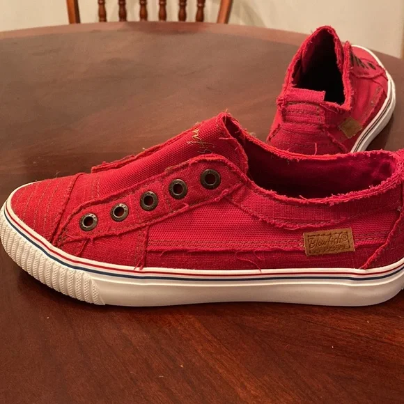 🦊 Blowfish loveless tennis shoes. Red and ready for summer. - Picture 6 of 7